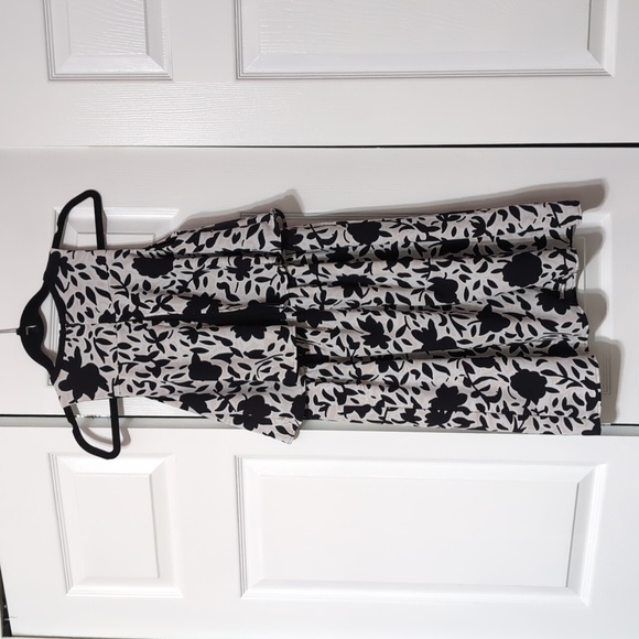 Loft Ruffle Dress - Picture 2 of 6